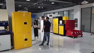 Deiiang Ductless Fume Hood Customer Visit in the Showroom