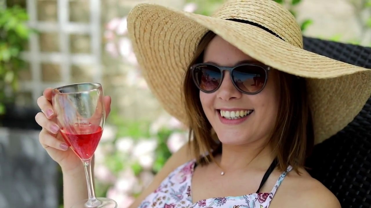 Welcome to Hotel de France! An independent boutique hotel near Le Mans and the Loire Valley...