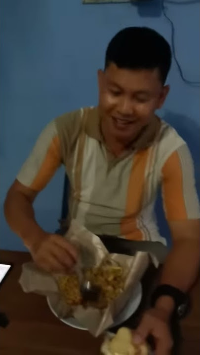 Malam lembur sambil koreksi di kantor