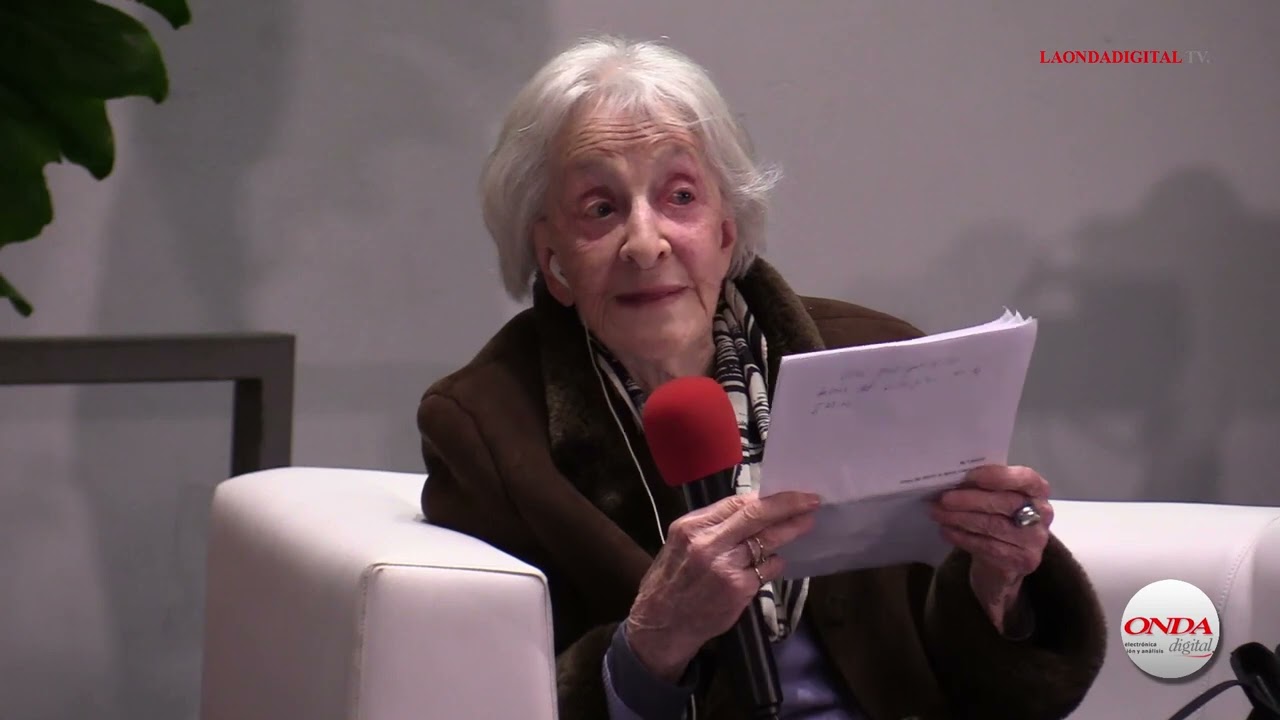 Ida Vitale 99 años en la 44 Feria Internacional del Libro de Montevideo. Agradecemos a Onda Digital