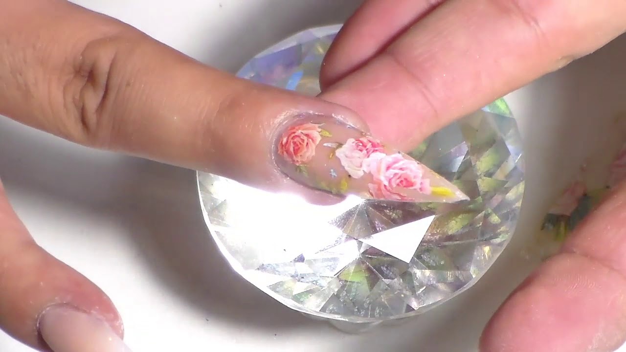 uñas nude con foil FLORIAL y babybomer super elegantes manicura y pedicura