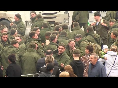 В Саратове на вокзале проводили мобилизованных