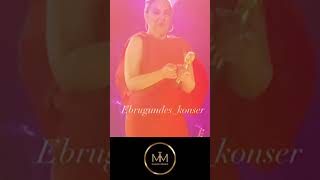 Ebru Gündeş Telefon İle İlgi̇lenen Ki̇şi̇ye Si̇ni̇rlendi̇ği̇ Anlar Resimi