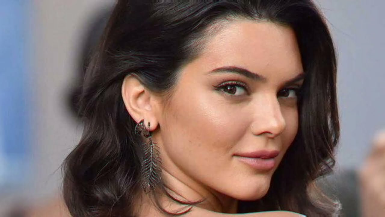 Kendall Jenner Biography, Age, Height, Weight, Outfits Idea, Plus Size Models, Fashion Model