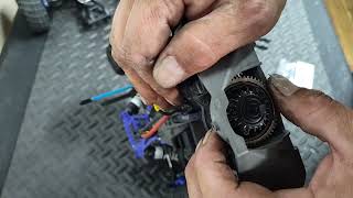 Traxxas 4x4 center diff versus slipper function and much more...install how to video