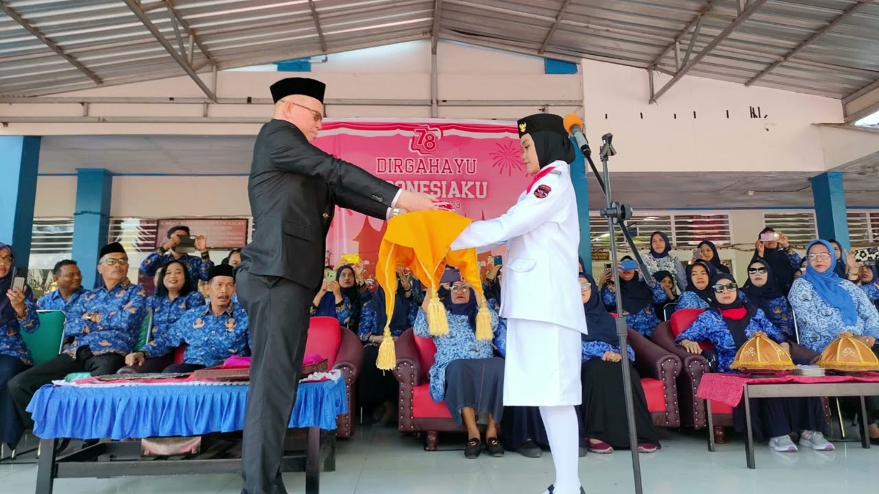 UPACARA BENDERA MEMPERINGATI HUT RI KE 78 DI SMPN 12 MAKASSAR
