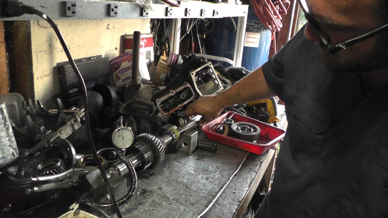 tremec output main shaft check to see if bent warped staight - YouTube