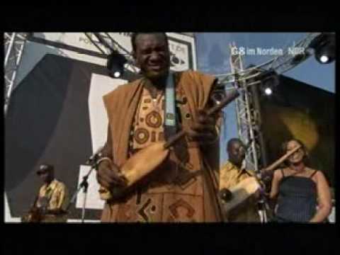 Bassekou Kouyate & Ngoni ba at G8