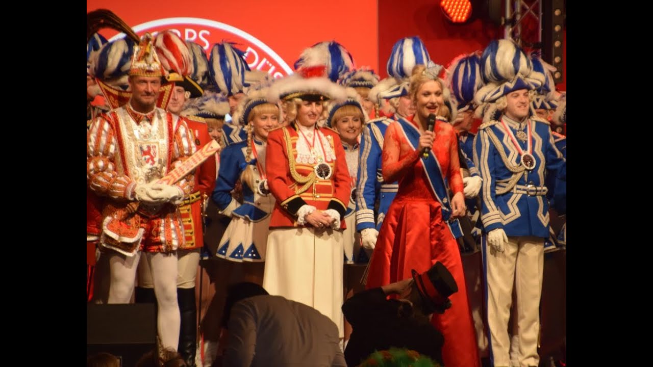 2020 0212 Amazonenkorps Prinzenpaar mit den Prinzengarden