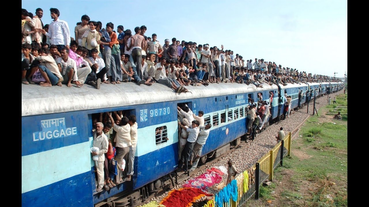 【搞笑特辑】站在火车外搭印度火车是什么体验？ 解锁举世闻名的印度火车“挂票”体验