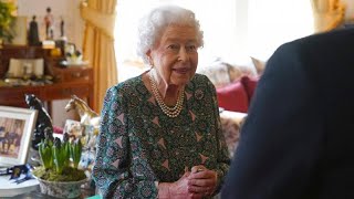 La reine Elizabeth II positive au Covid reçoit des vœux de prompt rétablissement