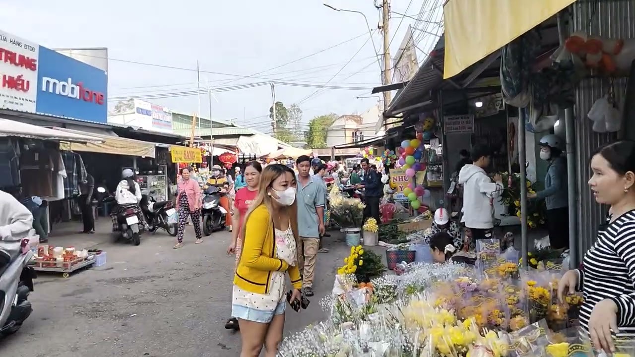 Phong cảnh chợ trà mơn mỹ hòa hưng sáng ngày 28 tết 