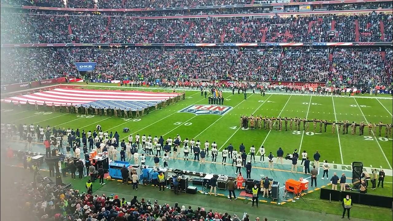 NFL München 2022 Nationalhymne Amerika! - YouTube