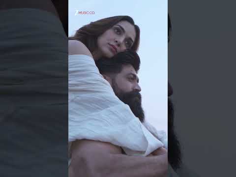 Yash + Kiara=Absolute Tabaahi🚬🔥#toxic #yash #kiaraadvani #vishalmishra #zeemusicsouth #toxicthemovie