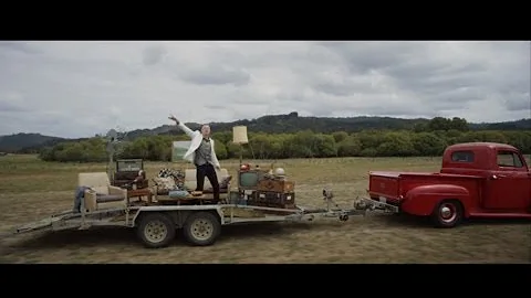 MACKLEMORE & RYAN LEWIS - CAN'T HOLD US FEAT. RAY DALTON (OFFICIAL MUSIC VIDEO)