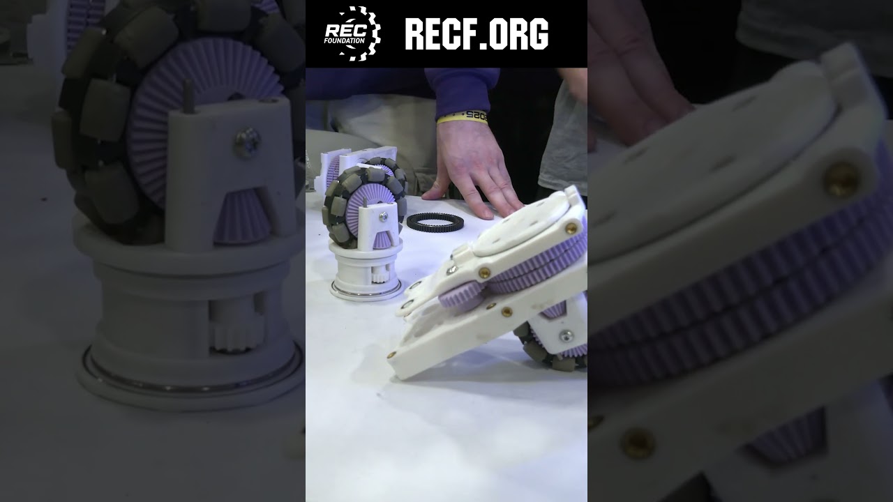 Swerve drive on VEXU Queen - QVEX Robot 