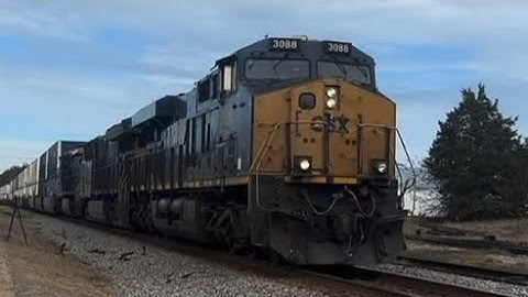 CSX 3088 Leading M407 with a dash 8 trailing in Emporia VA