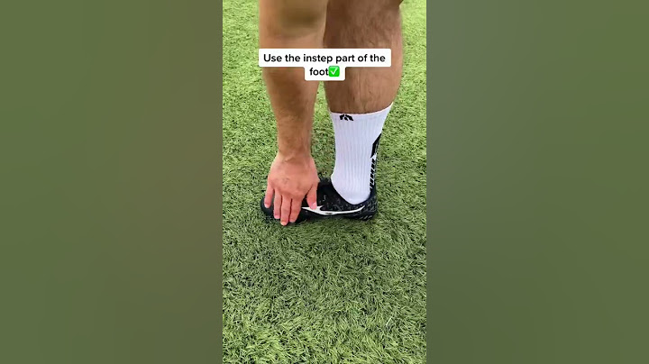 How To Curve The Ball (Shooting Tutorial)⚽️🔥
