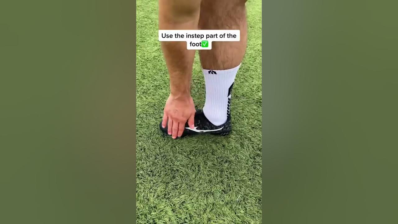 How To Curve The Ball (Shooting Tutorial)⚽️🔥