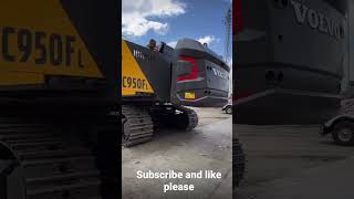 Installing rear counter weight on Volvo 950 f big excavator