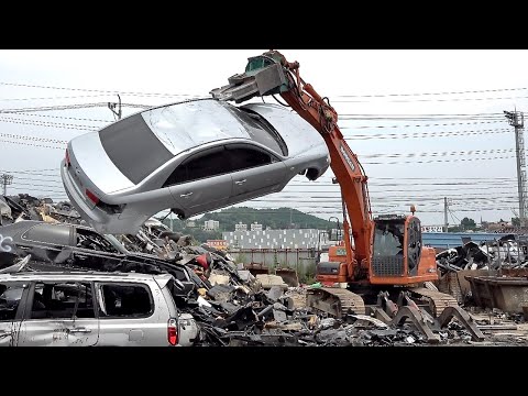 Видео: Невероятный крупномасштабный процесс лом автомобилей. Корейская свалка подержанных автомобилей