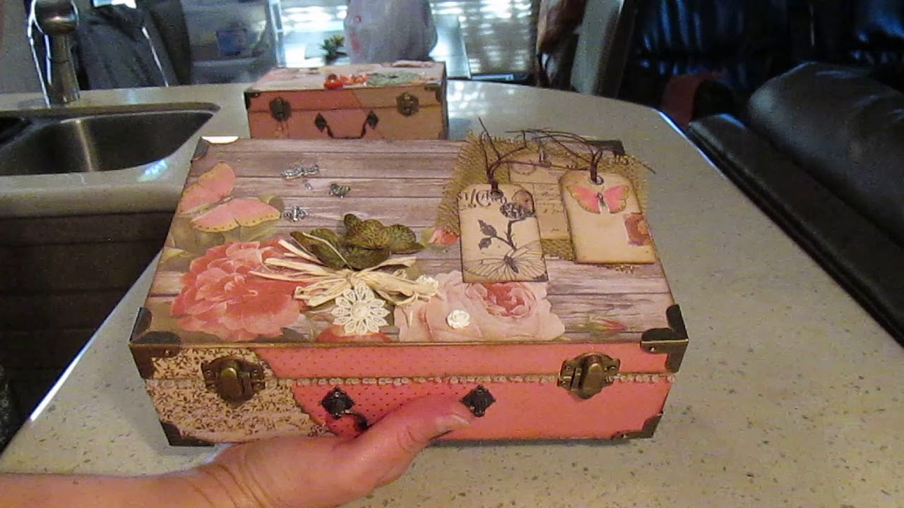 Altered chests with Romance Novel and Preserved Paper paper collections. scrapbooking tiendas