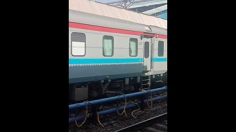 #Tiruchchirappali to #Ganganagar || #Humsafar SF #Express Arrival at #VADODARA #22497 #22498