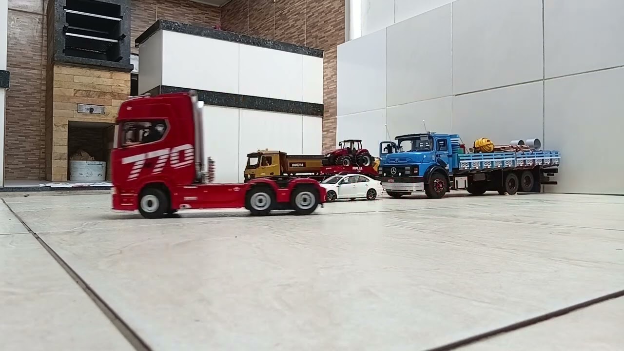 Brincando com os meus caminhões 