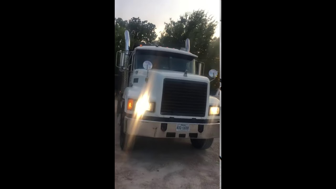 Mack ch 600 with two mufflers