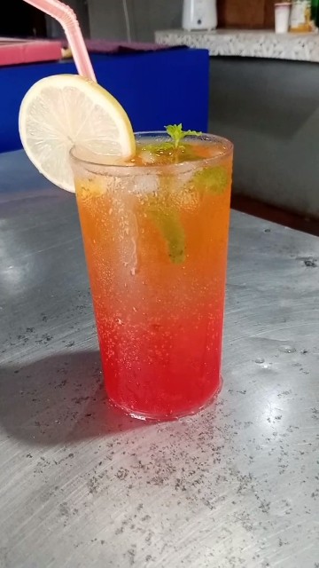 Tequila Sunrise! ☀️ A classic cocktail for a sunny day! #tequila #tequilasunrise #cocktails