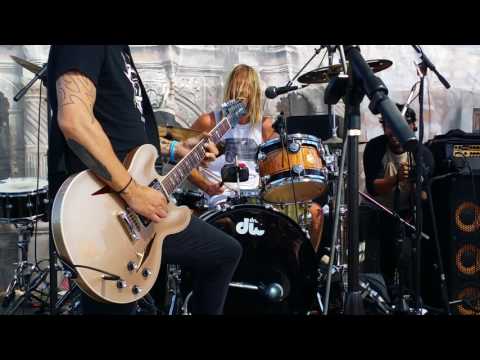 Dave Grohl w/ Chevy Metal - Bitch/Stay With Me/Under Pressure @ Conejo Valley Days 2017