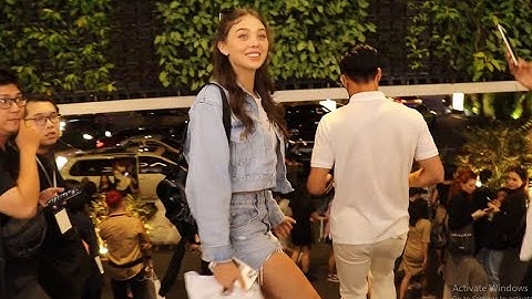 Bùi Tiến Dũng lái Mercedes 5 tỷ đưa bạn gái siêu mẫu Ukraine đi diễn thời trang cưới