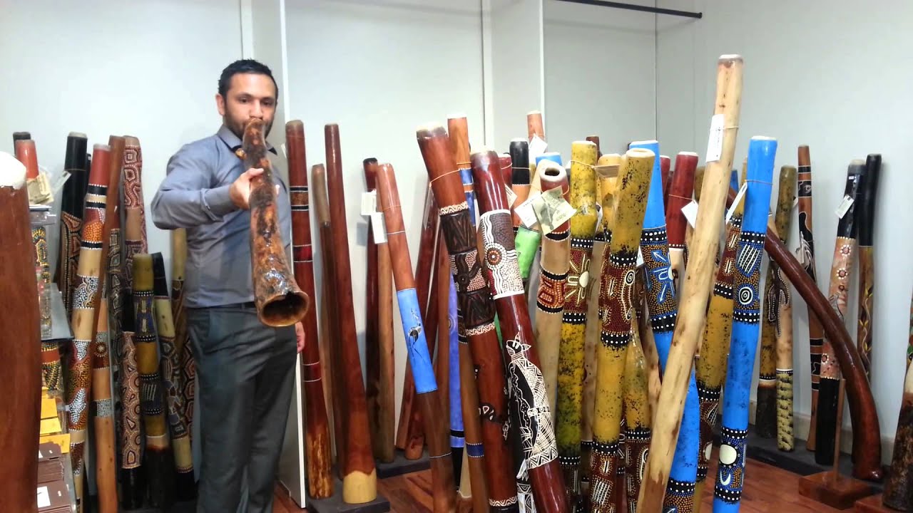 Aboriginal Artist and Didgeridoo Maker Allan McKenzie playing one of his didgeridoo YouTube