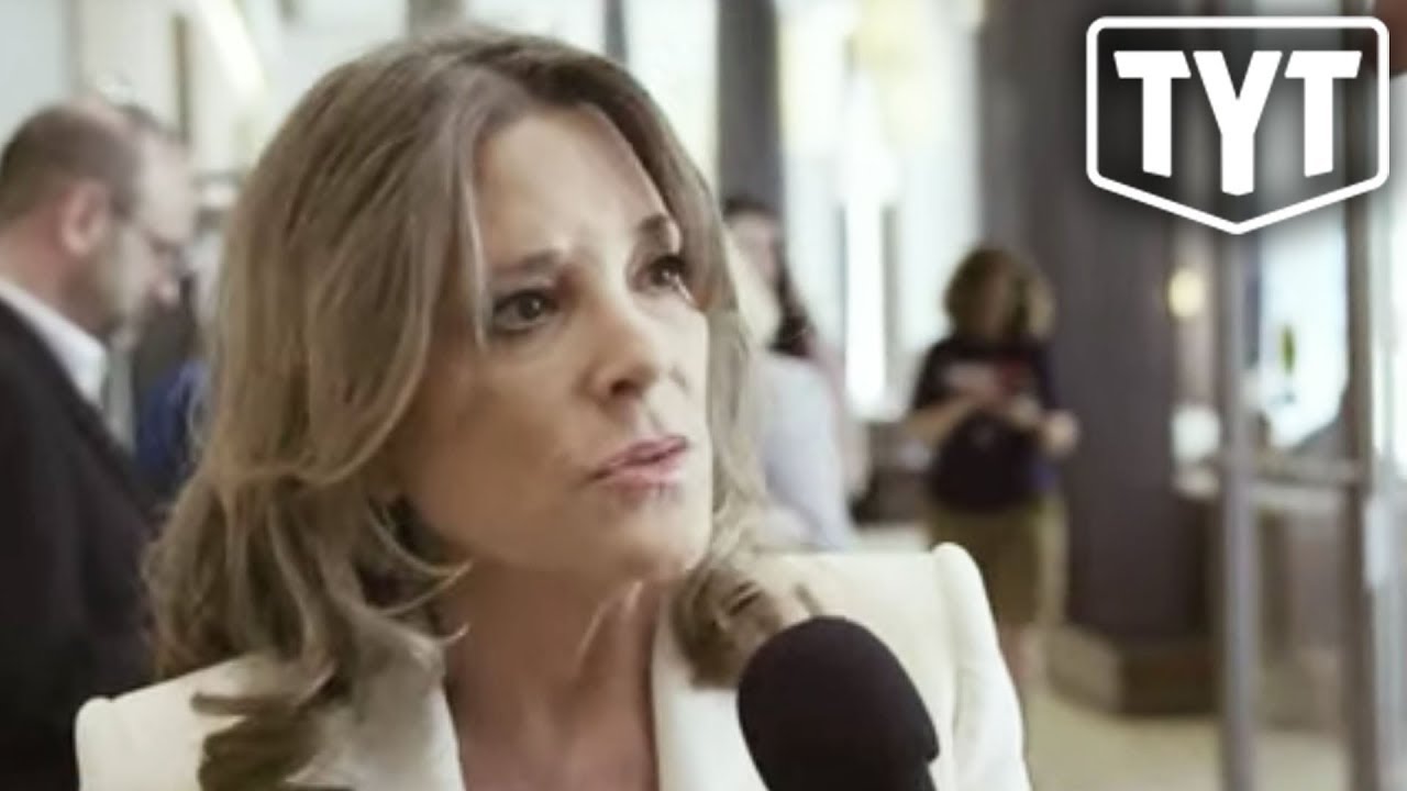 Which 2020 Candidates Signed The Progressive Pledge? - YouTube