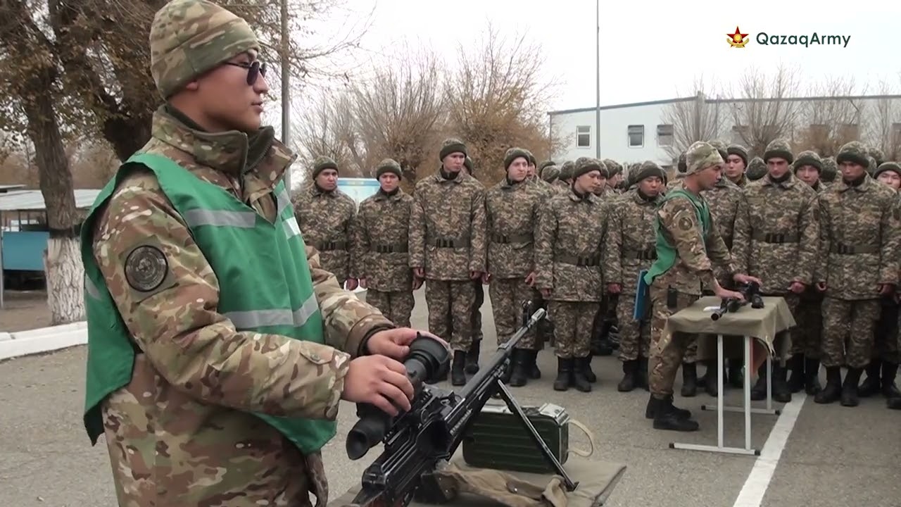 Жас сарбаздарға қару-жарақ түрлері таныстырылды