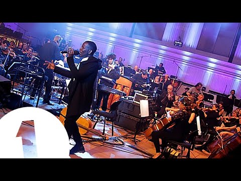 Putar Telephone Banking (feat. BBC Philharmonic Orchestra & Love Ssega) - Clean Bandit