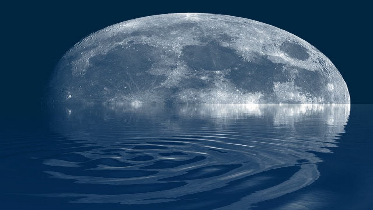 Лунная вода на луне. Вода на Луне. Отражение Луны. Отражение Луны в воде. Водяная Луна.