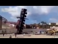 L Accident Impressionnant D Une Grue Et De Son Chargement