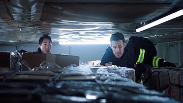 Een arbeider valt in een bezorgdoos en wordt naar het buitenland gestuurd 