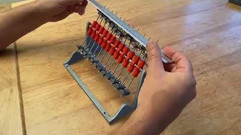 Metronome-style pendulum wave
