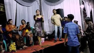 Download lagu PERTEMUAN ....GAYENG GLERRR RESTU IBU AUDIO