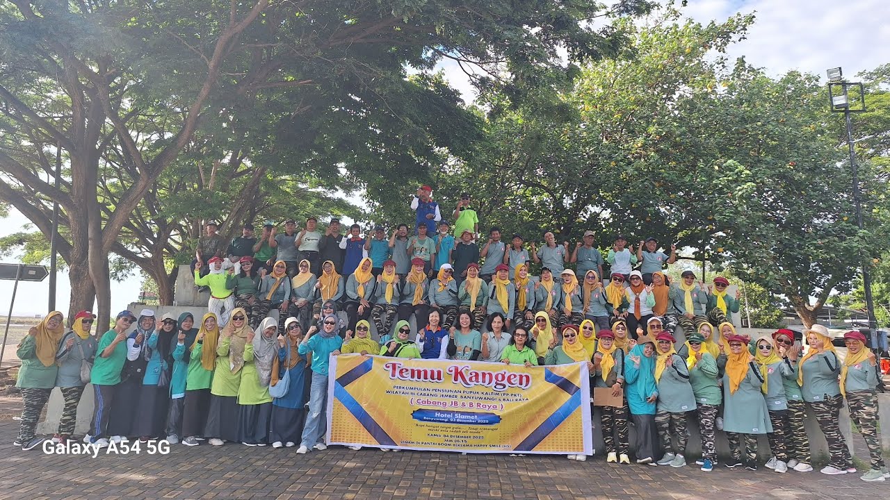 Bersenam Ria di Pantai Boom, Banyuwangi