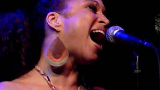 Chante Moore - Chante's Got A Man Live @ Jazz Cafe, London chords