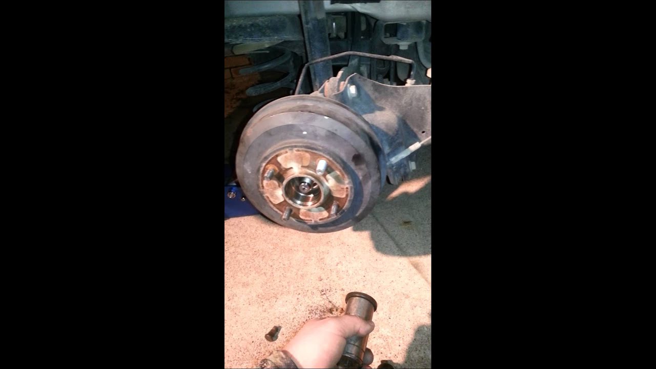 Replace rear wheel stud ford focus
