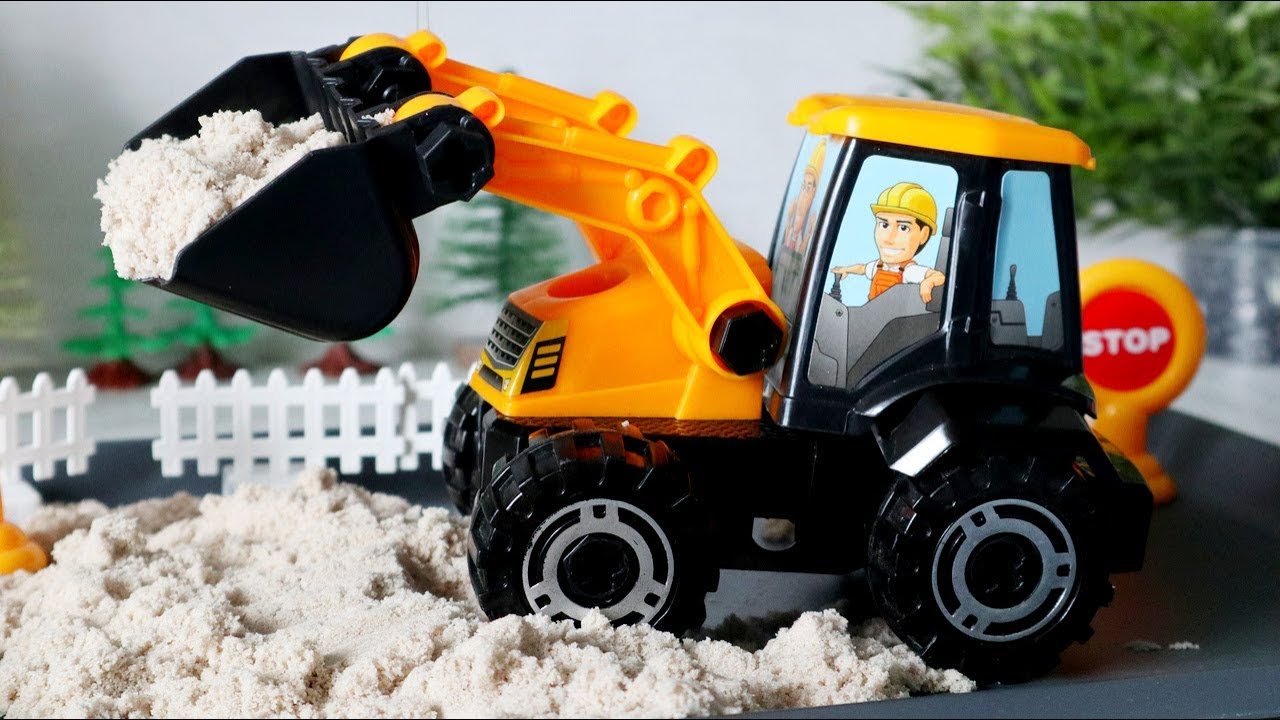 Трактор - игрушка для детей. Собираем трактор погрузчик. Машины для детей