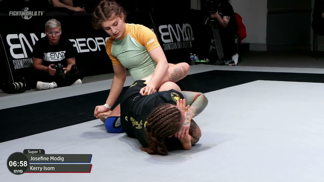 Josefine Modig V Kerry Isom