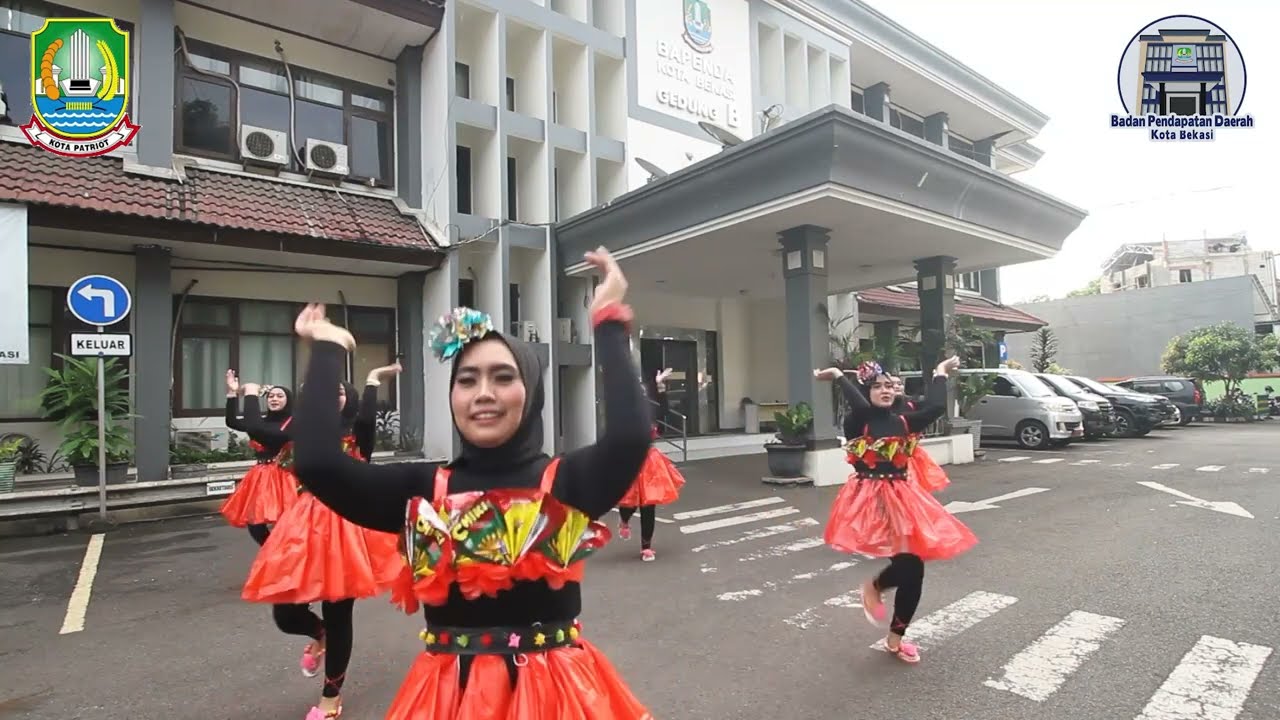 Senam sampah kreasi peduli sampah Bapenda Kota Bekasi
