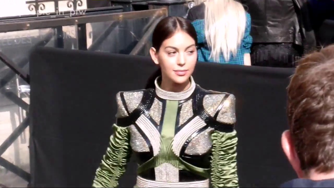 Georgina Rodriguez Cristiano Ronaldo S Wife Balmain Ss19 Fashion Show 28 09 18 Youtube