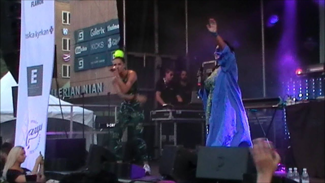 Obejrzyj Cleo & Kristin Amparo VEM E HAN & ANDAS Broke n Tipsy Sommarkväll Stortorget Gävle 9 juli 2014 w YouTube Obejrzyj Cleo & Kristin Amparo VEM E HAN & ANDAS Broke n Tipsy Sommarkväll Stortorget Gävle 9 juli 2014 w YouTube