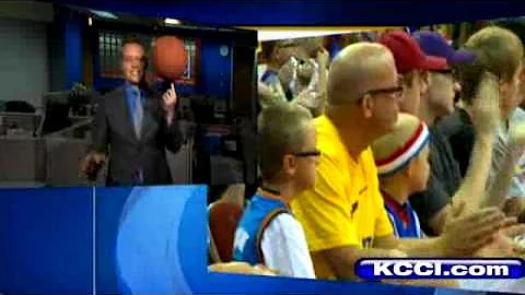 Sports Reporter Spins Ball While Calling Globetrotters Highlights